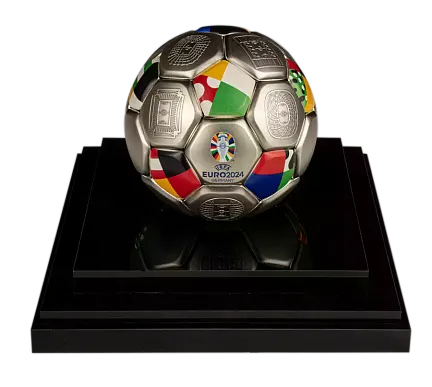 Монета "3D монета Чемпионата Европы по футболу", 2024 г., Серебро, 93,3 гр., проба 999, СОЛОМОНОВЫ ОСТРОВА